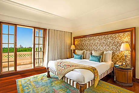 Deluxe Suite With Balcony And Taj Mahal View