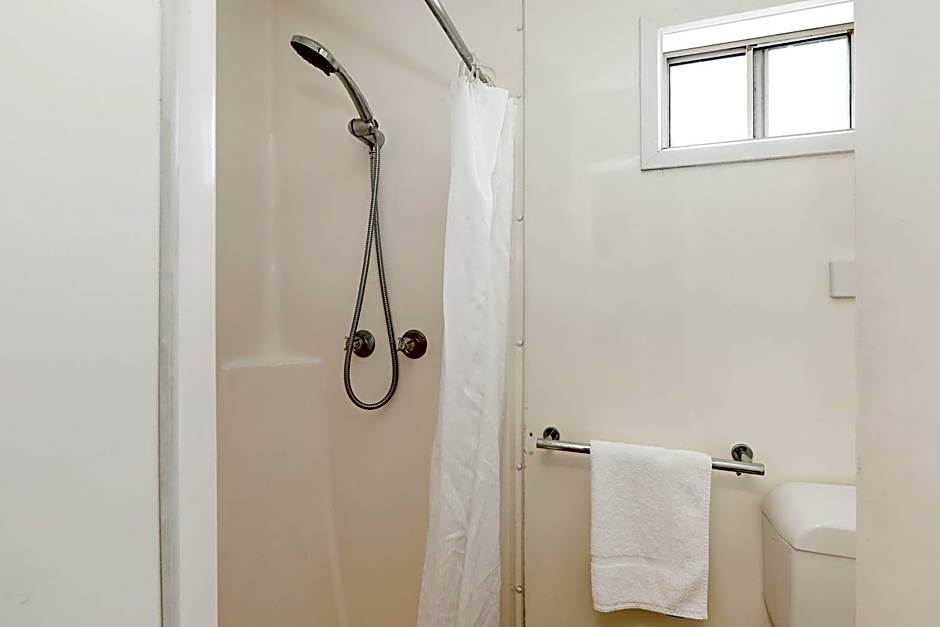 Reflections Shaws Bay - Holiday Park