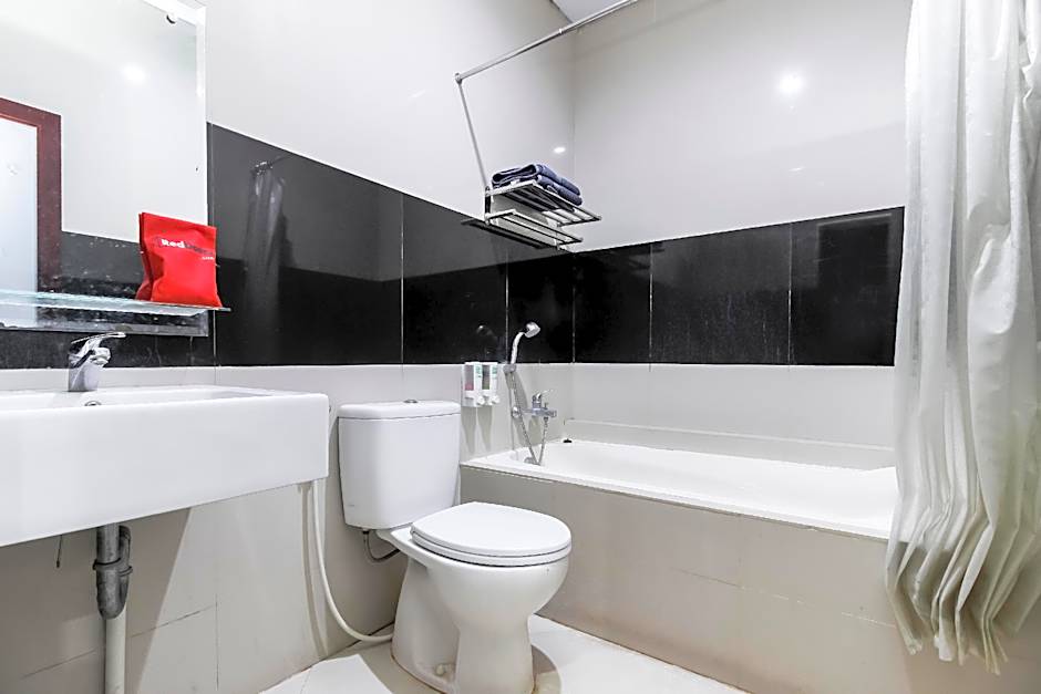 RedDoorz Plus @ Tuparev Cirebon