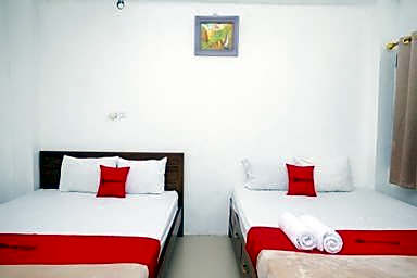 RedDoorz Syariah near Titik Nol Yogyakarta