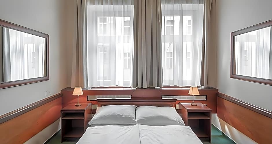 Three Crowns Hotel