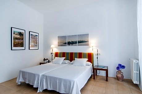 JUNIOR SUITE STANDARD ROOM 4 PEOPLE