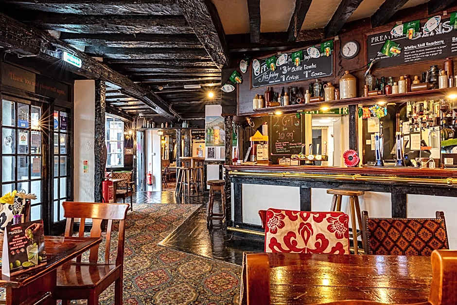 The New Inn by Roomsbooked