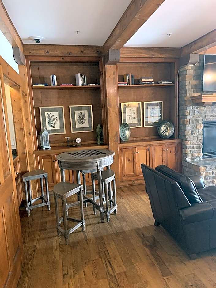 Highland House 207 Slopeside, Village Area, Ski in out