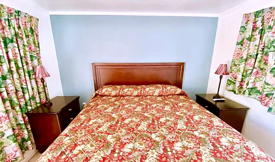 Glades Motel - Naples