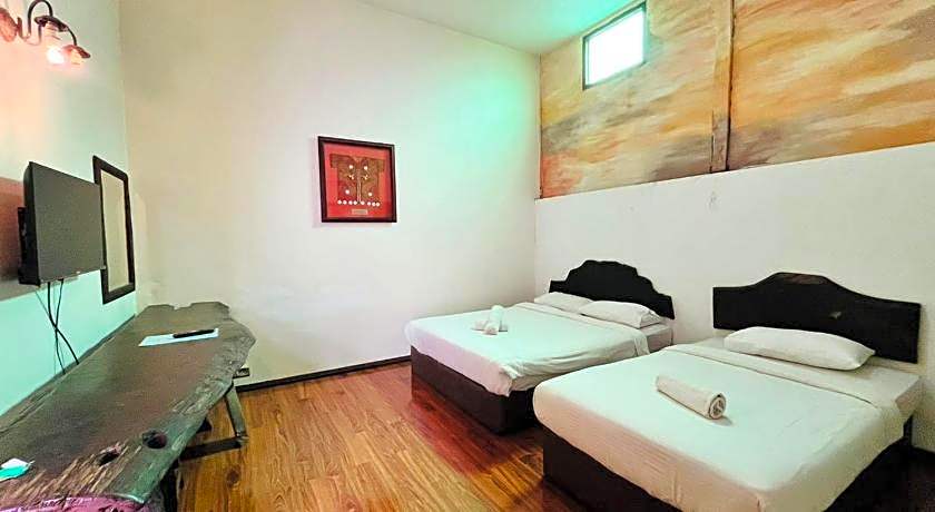 Kuching Waterfront Lodge