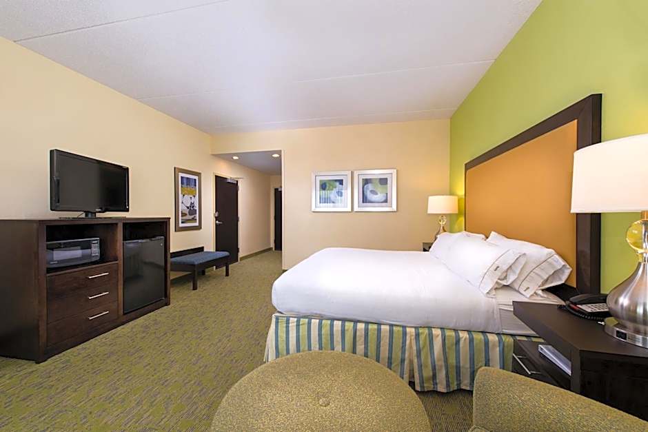 Holiday Inn Express and Suites Dickson City By IHG