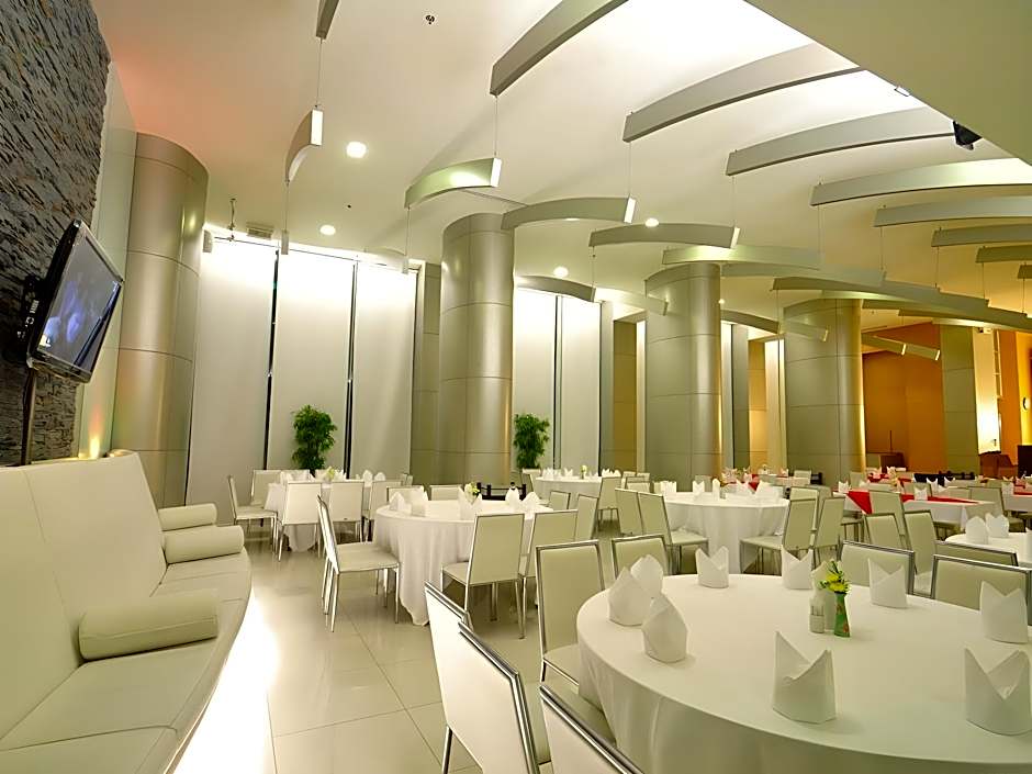 Mayflower Grande Hotel