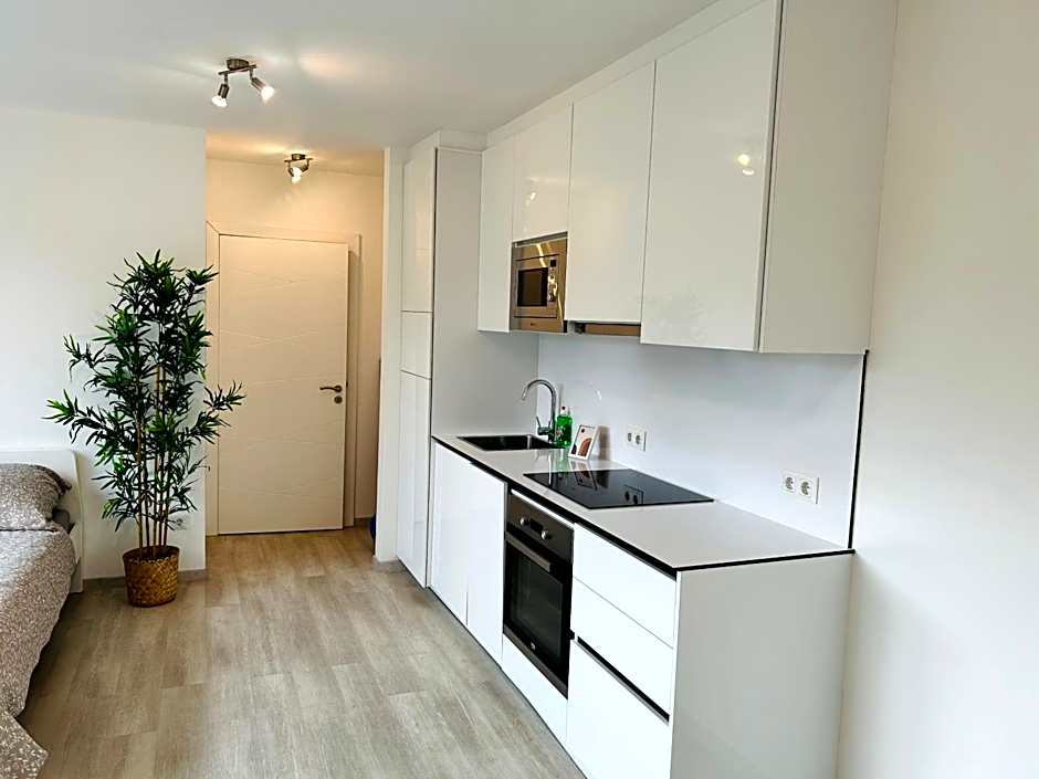 Modern - Free Parking - Balcony