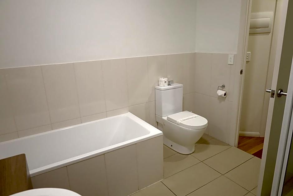 The Australian Hotel Motel
