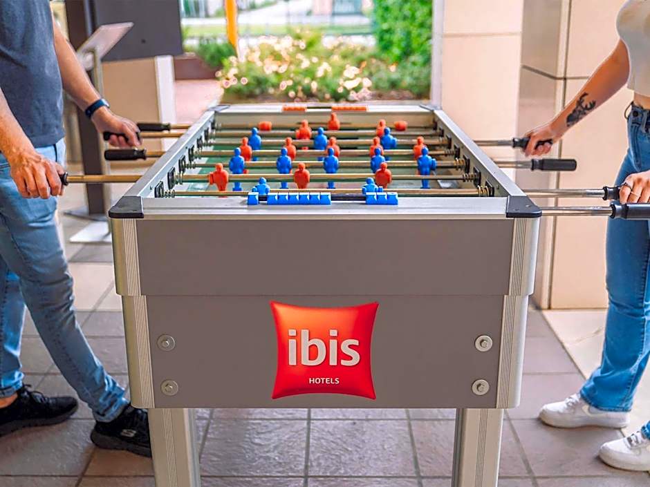 Ibis Como
