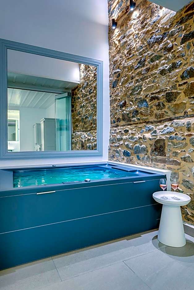 Skylight - 1873 Seafront Luxury Suites on the Harbor, City Center