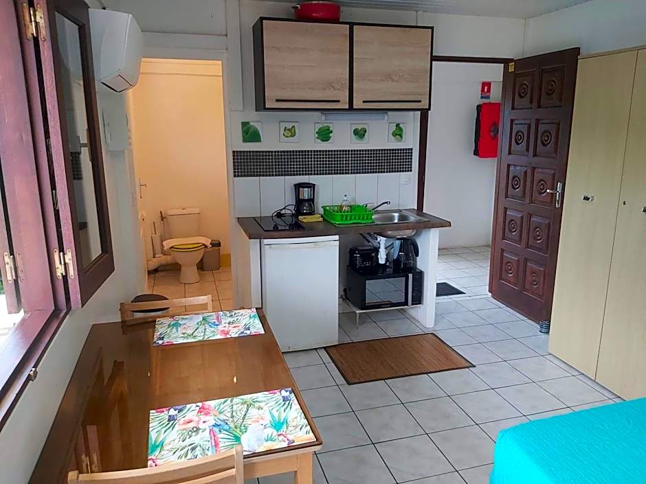 Au Petit Canal Fleuri