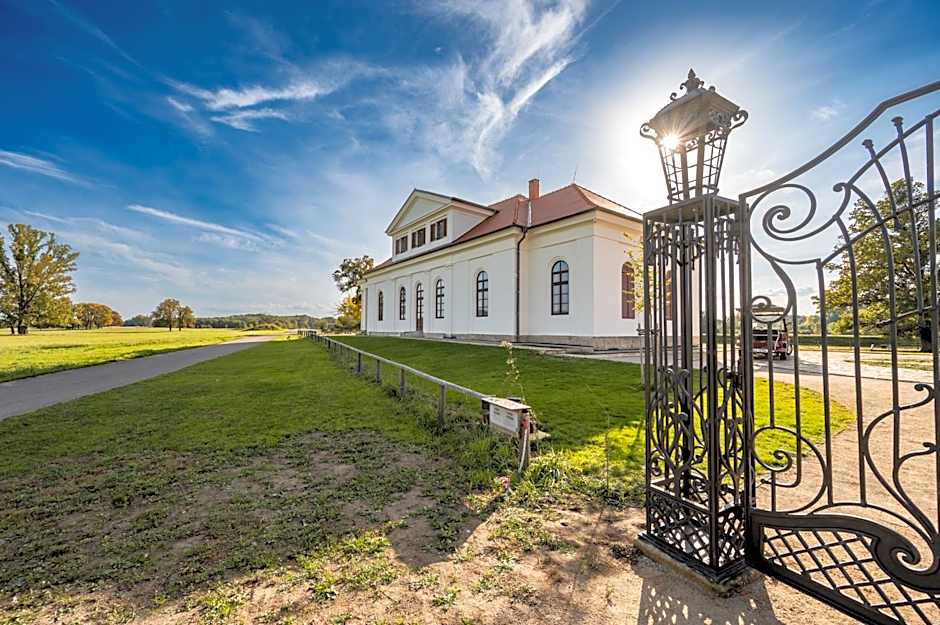 Zámeček - Chateau Lány - Depandance Stroodel
