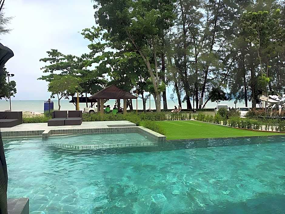 Maneetel Krabi Beachfront