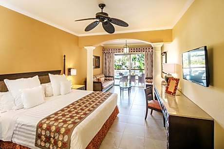Junior Suite Pool View Premium Level (2 Adults + 1 Child)