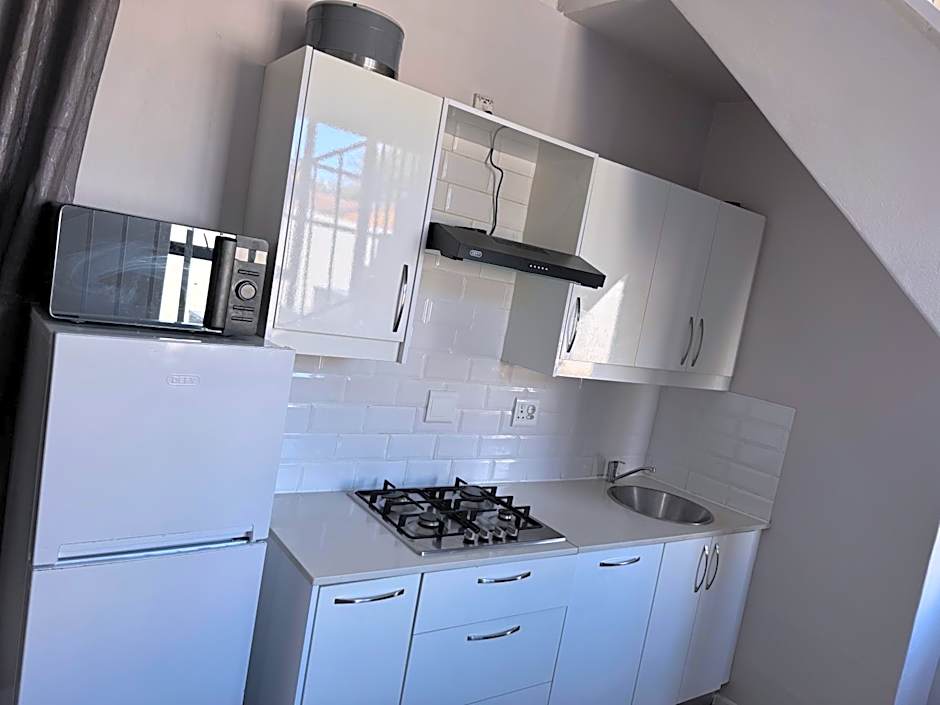HOUSE 72