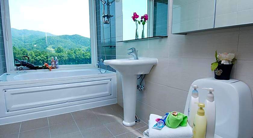 Moonlight Blue Pension