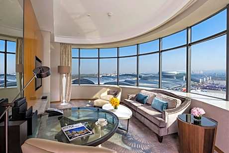 One-Bedroom Suite - Lounge Access
