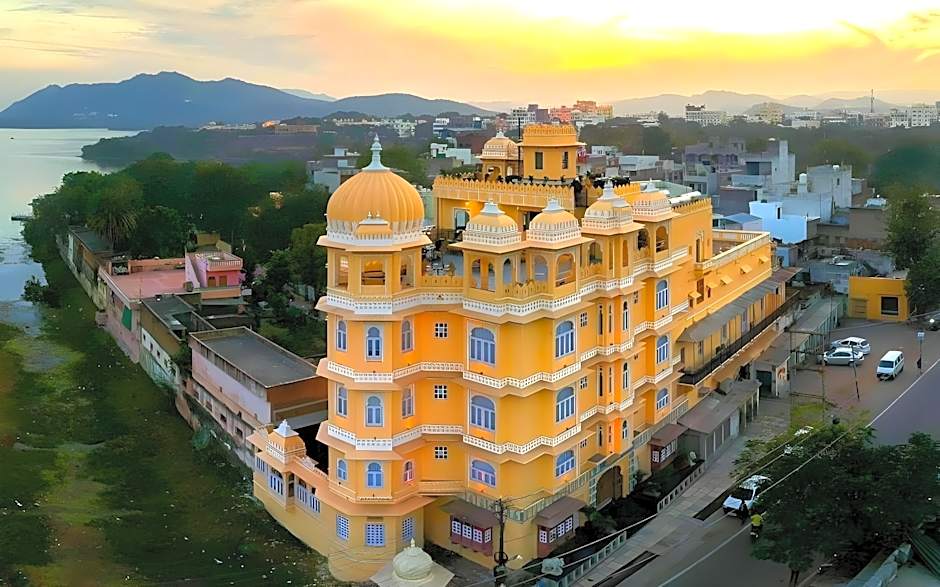 Bloom Boutique I Lake Pichola