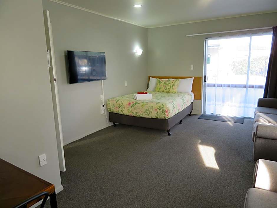 Commodore Court Motel