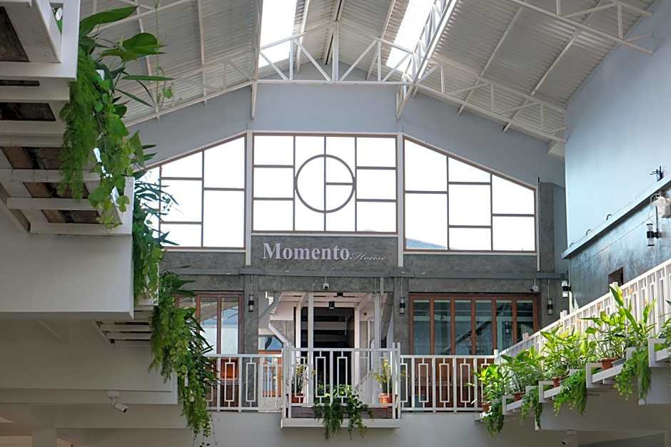 Momento House