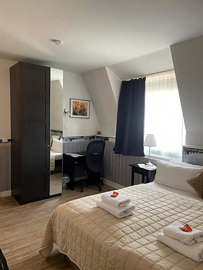 Photo 1 of 11 of Double Room