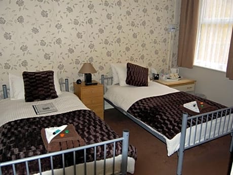 Twin Room with Private Bathroom