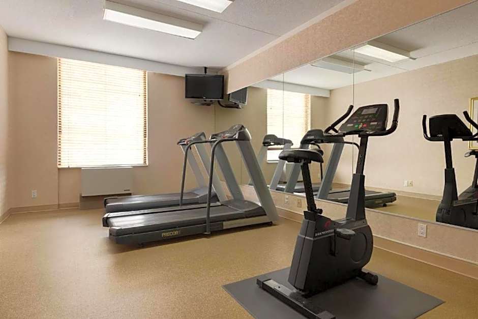 Days Inn by Wyndham Ottawa West