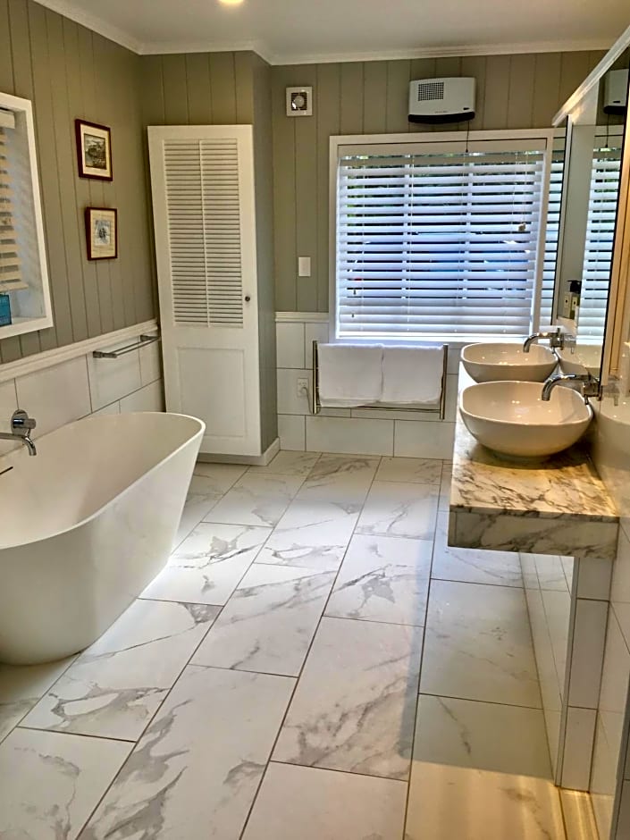 Columbus Suite at 144 on Jones