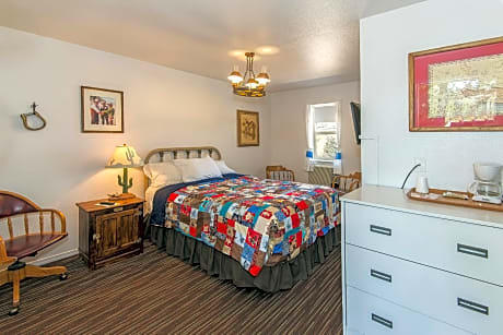 Bonanza Room with One Queen Bed