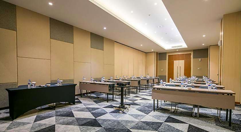 Luminor Hotel Jemursari By WH