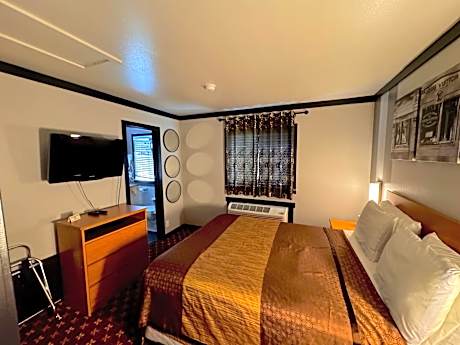 King Studio with Sofa Bed