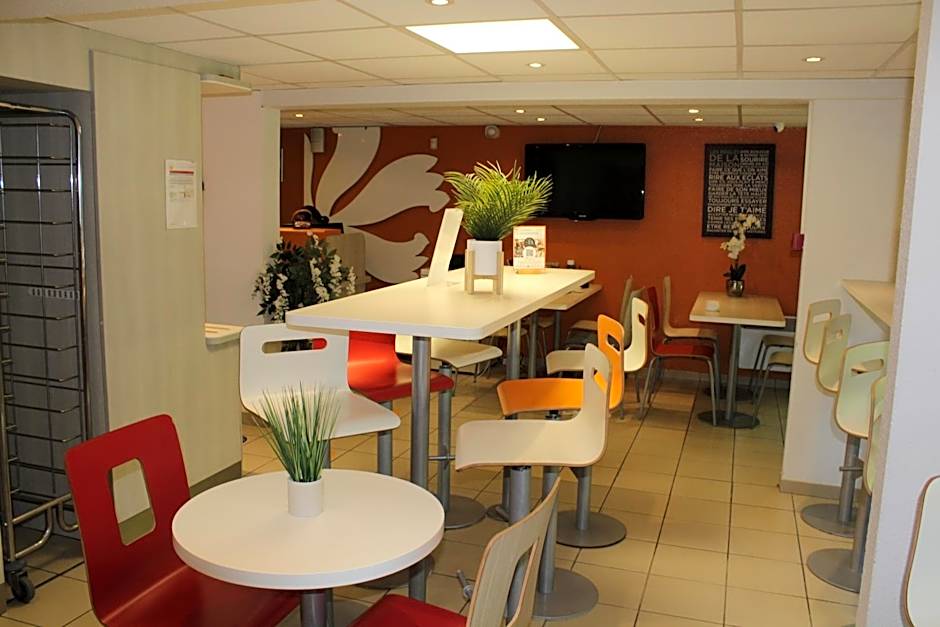 Premiere Classe Saint Quentin En Yvelines - Elancourt