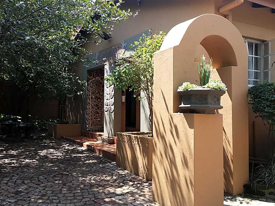 Izimbali Lodge and Restaurant