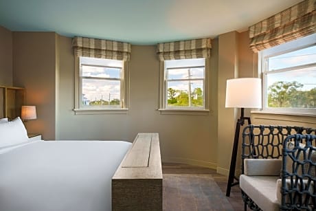 1 bedroom executive suite, 1 king, fireplace