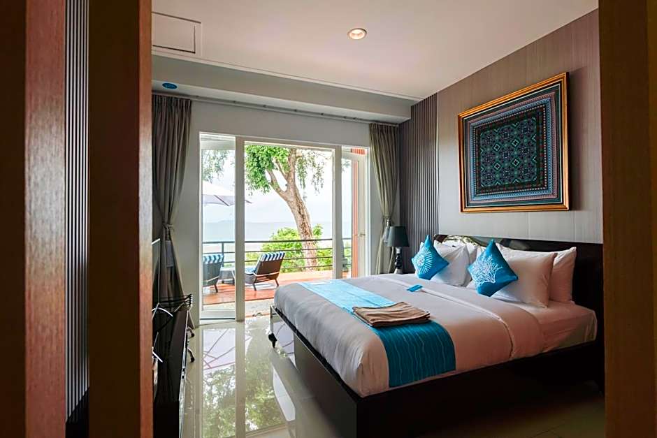 Photo 1 of 6 of Deluxe, Sea View