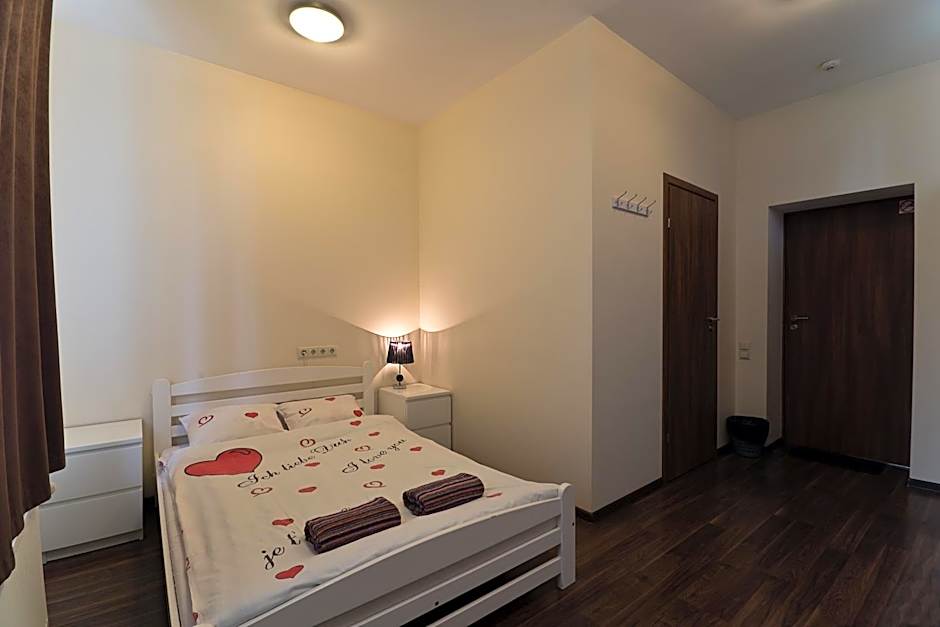 Happy Hotel