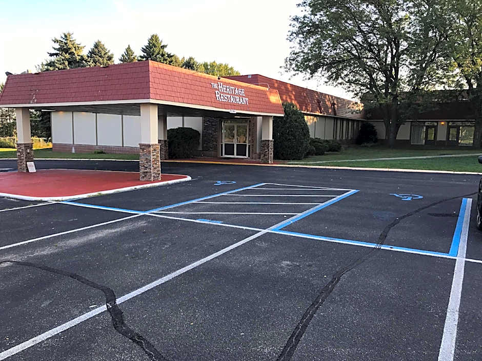 Ramada by Wyndham Albert Lea