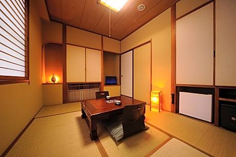 Japanese-Style Single Room with Shared Bathroom