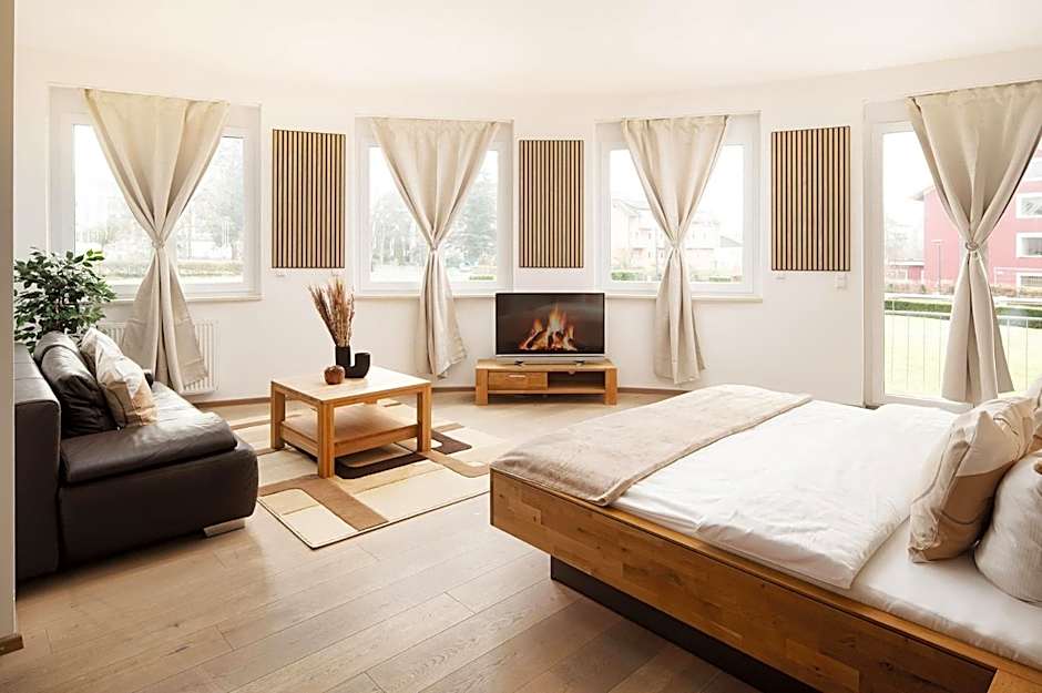 Hotel Vier Jahreszeiten an der Therme & Kliniken Bad Krozingen Nähe Freiburg & Schwarzwald Ideal für Wellness Kur & Business Ausflüge 24h Check In- WLAN & Parken gratis