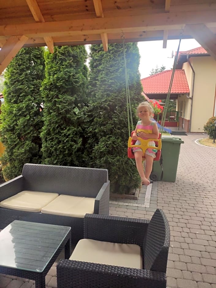 Pokoje Gościnne u MARCINA- sala zabaw, basen, melex, rowery, grill, mini dmuchaniec