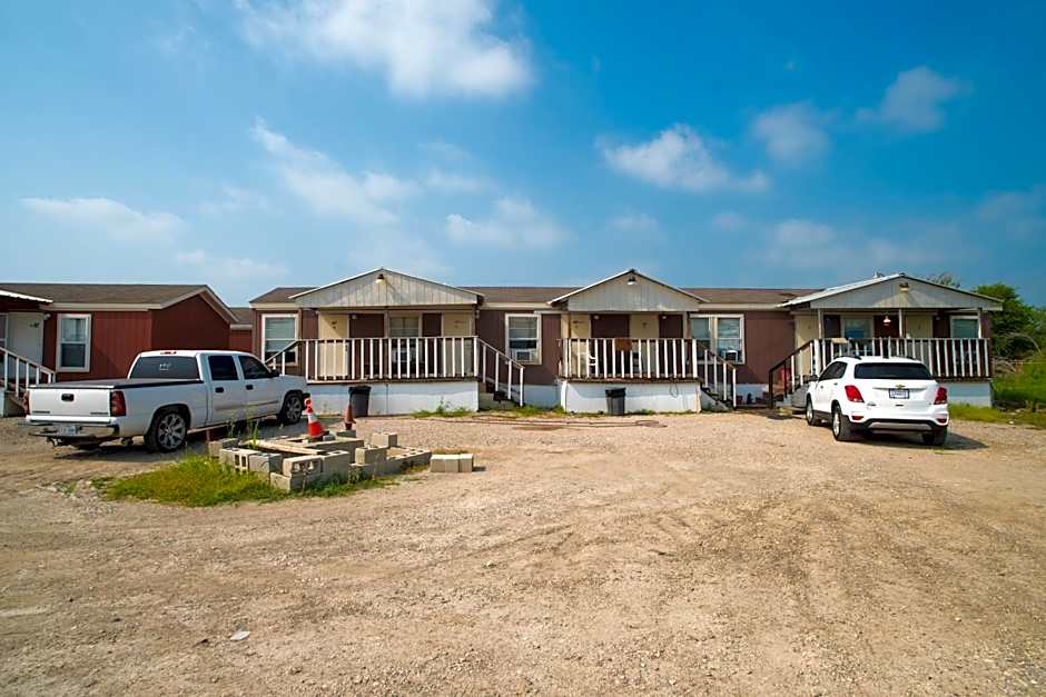 Grand Eagle Ford Lodge & RV Park