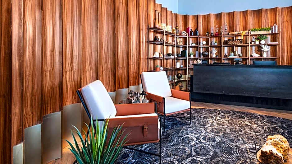 VETTA, DISTRITO UNO, AUTOGRAPH COLLECTION