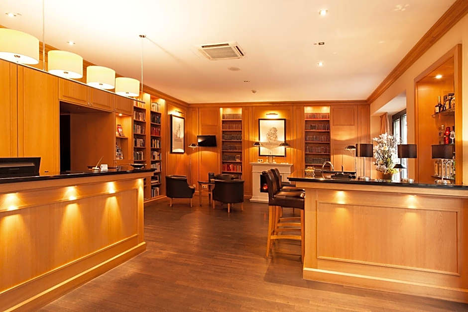 TOWNHOUSE Hotel