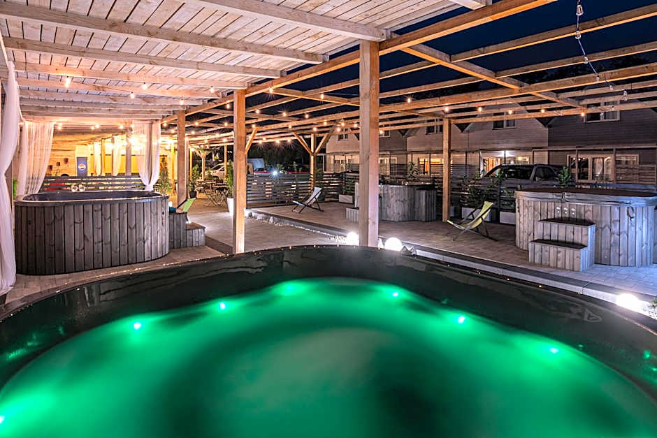 Old Tree Village & Restaurant