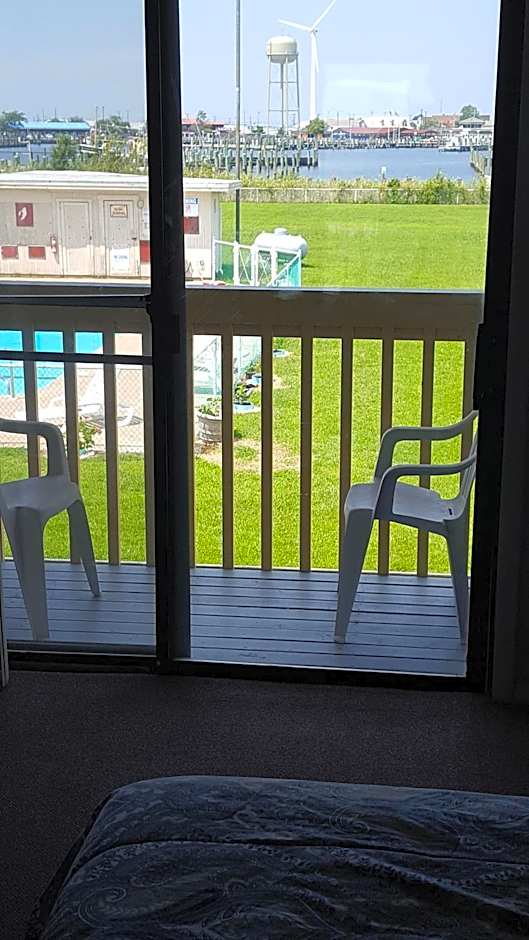 Rodeway Inn at Somers Cove Marina