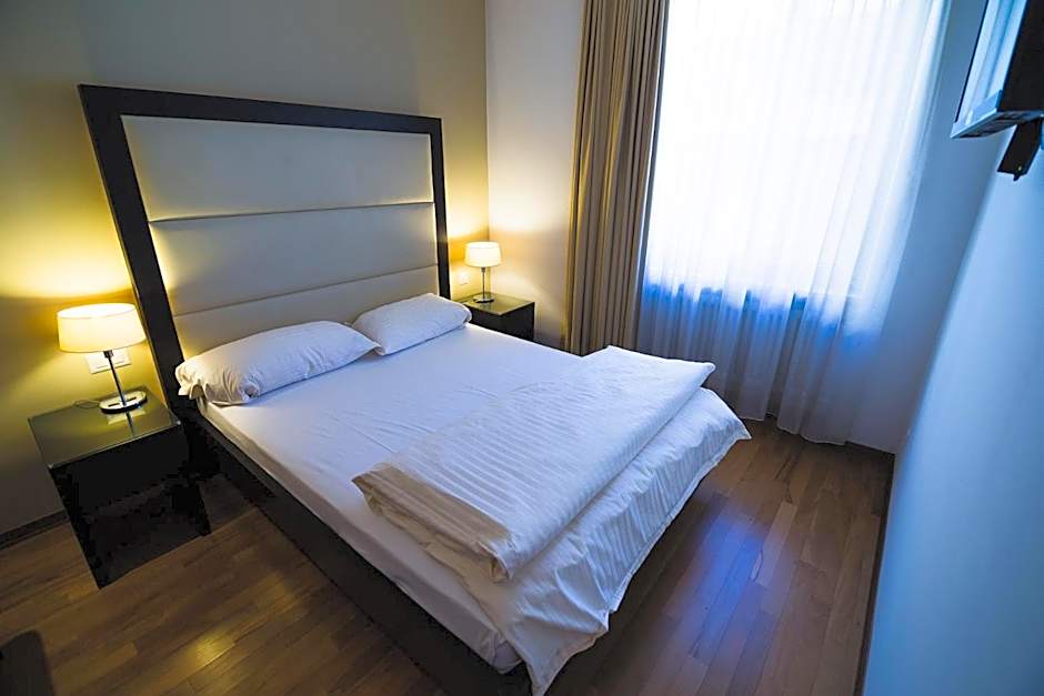 Enjoy 1313AG Hotel Touring