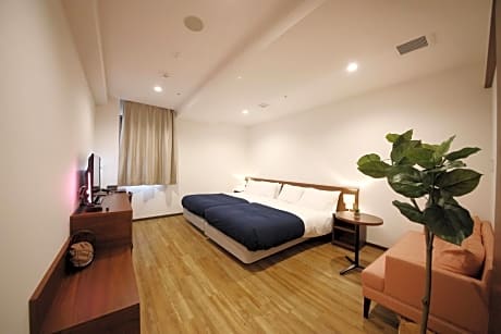 Deluxe Room (Two Semi-Double Beds and One Sofa) - Non-Smoking