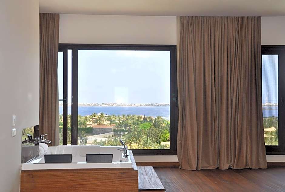 Africana Hotel & Spa